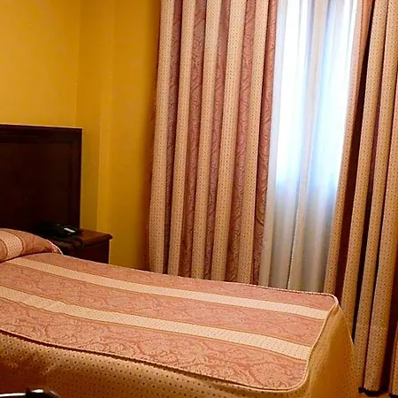 Idh Angel Hotel Oviedo